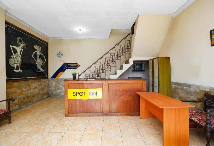 Otel Spot On 2011  Mekar Sari