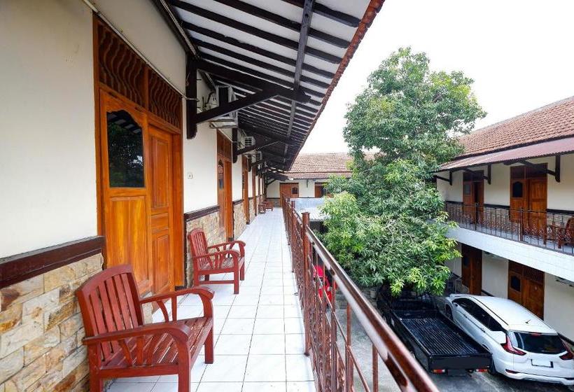 Otel Spot On 2011  Mekar Sari