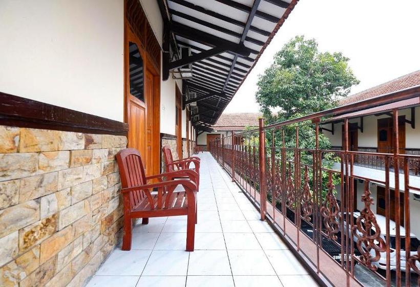 Otel Spot On 2011  Mekar Sari