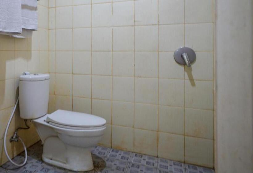 Отель Oyo 2025 Wisma Musdalifa