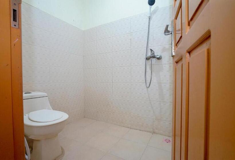 Отель Oyo 2025 Wisma Musdalifa