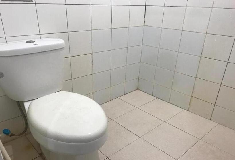 Отель Oyo 2025 Wisma Musdalifa