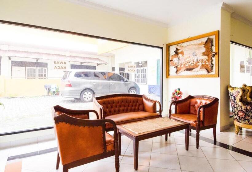 Отель Oyo 2025 Wisma Musdalifa