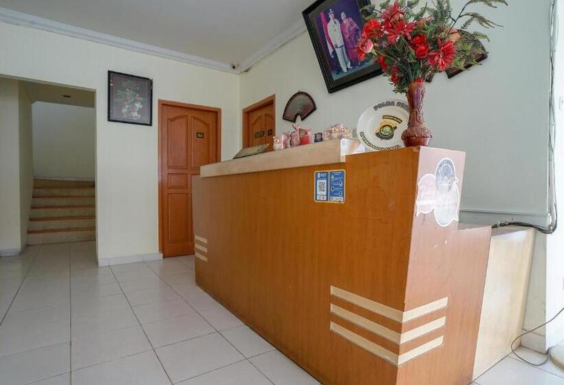 Отель Oyo 2025 Wisma Musdalifa