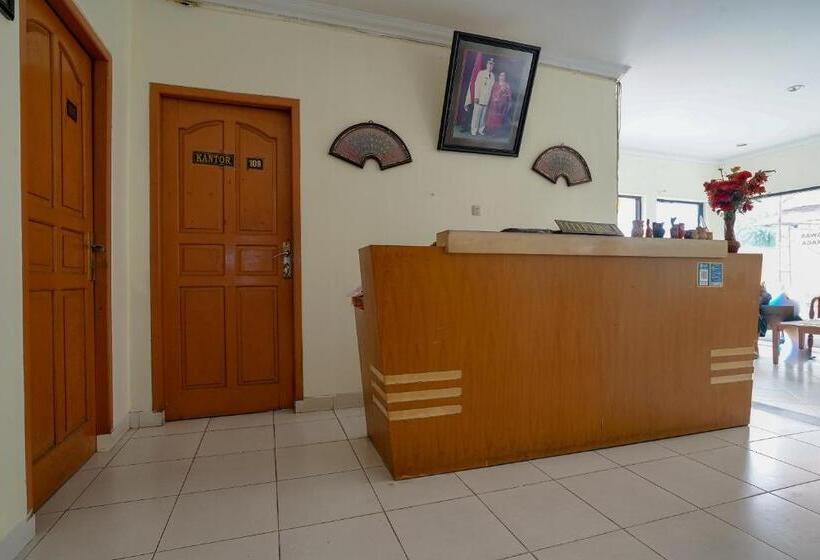 Отель Oyo 2025 Wisma Musdalifa