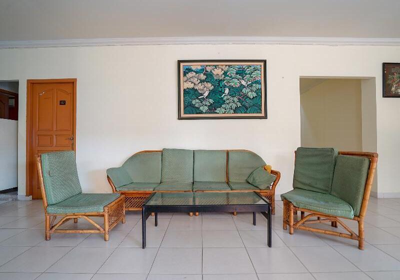 Отель Oyo 2025 Wisma Musdalifa