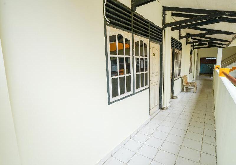 Отель Oyo 2025 Wisma Musdalifa