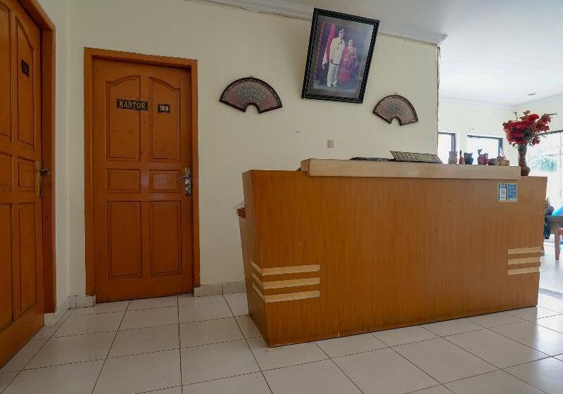 Отель Oyo 2025 Wisma Musdalifa