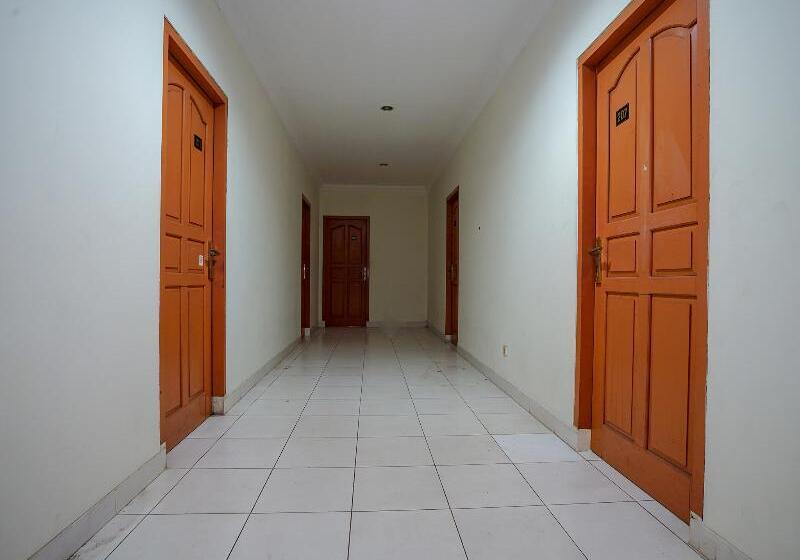 Отель Oyo 2025 Wisma Musdalifa