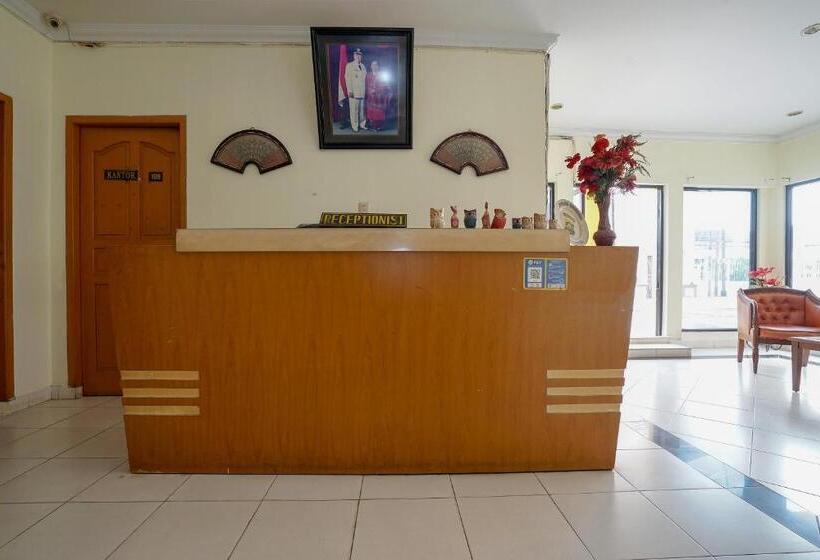 Отель Oyo 2025 Wisma Musdalifa