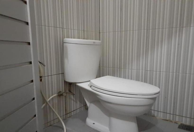 酒店 Oyo 2037 Kost Oteng Syariah