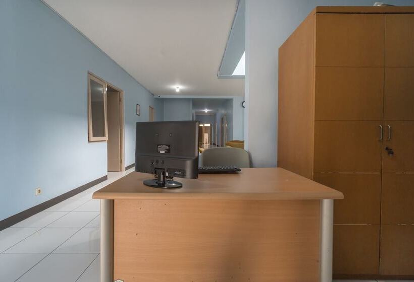 هتل Oyo 2110 Rotterdam Residence