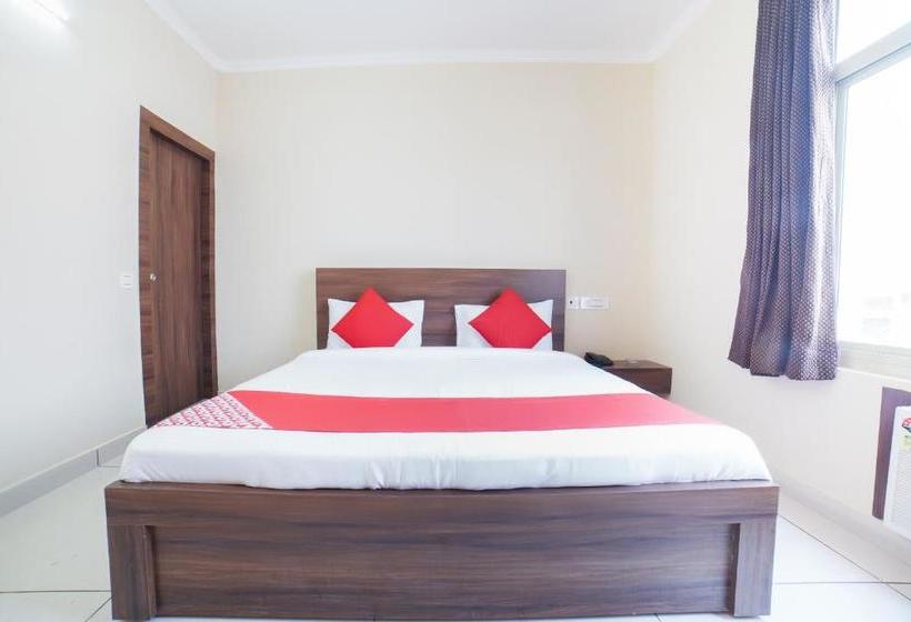 בית מלון כפרי Oyo 62368  Pearl Inn