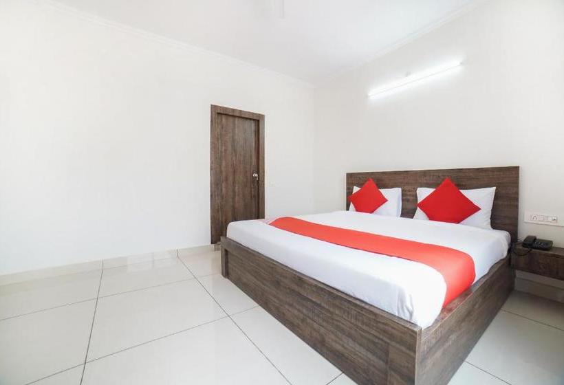 בית מלון כפרי Oyo 62368  Pearl Inn