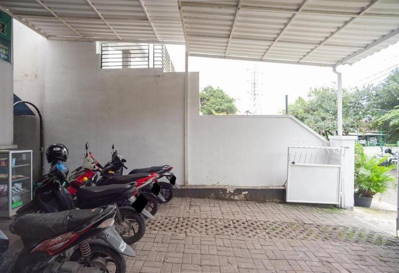 Hotel Reddoorz Syariah Near Pgc Cililitan