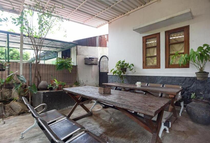 Hotel Reddoorz Syariah Near Pgc Cililitan