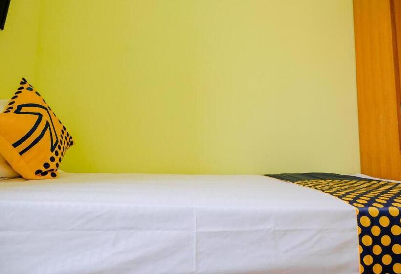 ホテル Spot On 2032 Kalyca Kos Family Syariah