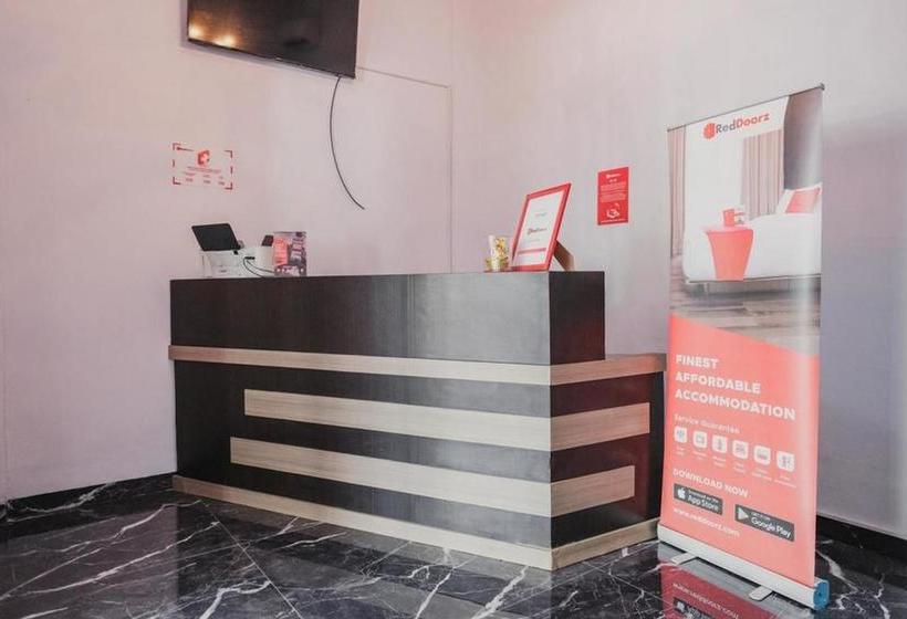 ペンション Reddoorz Plus Near Universitas Darma Agung Medan