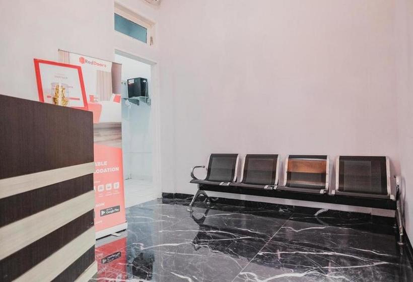 ペンション Reddoorz Plus Near Universitas Darma Agung Medan