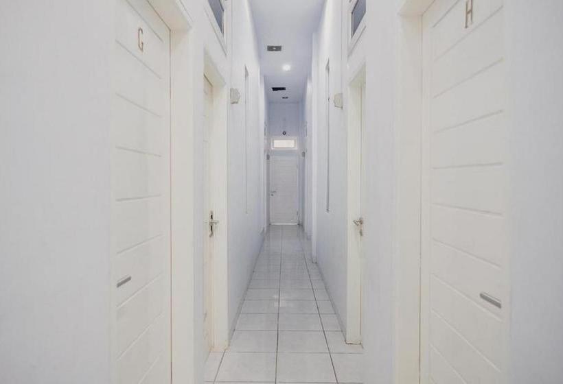 ペンション Reddoorz Plus Near Universitas Darma Agung Medan