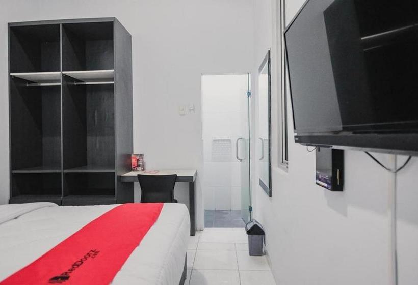 ペンション Reddoorz Plus Near Universitas Darma Agung Medan