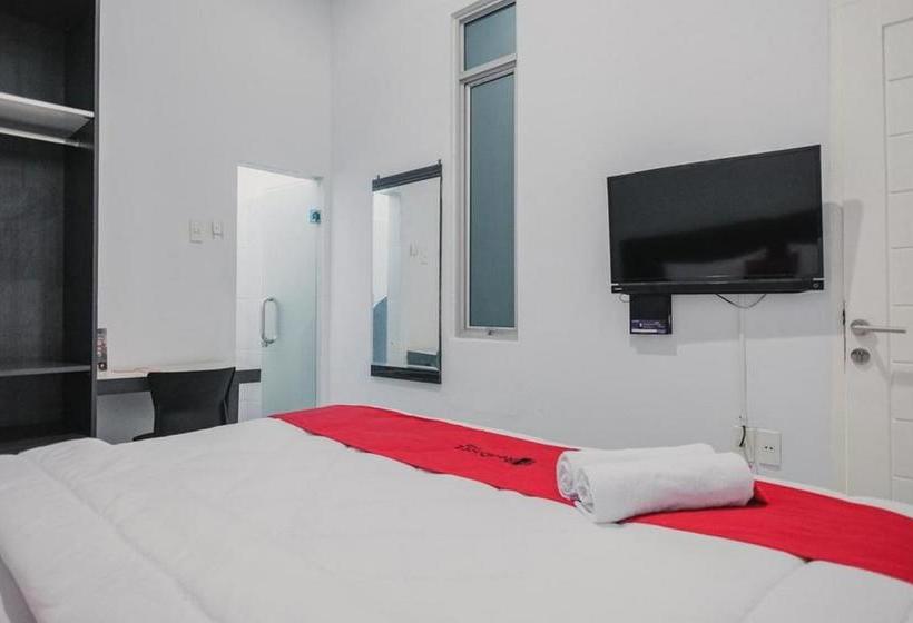 ペンション Reddoorz Plus Near Universitas Darma Agung Medan