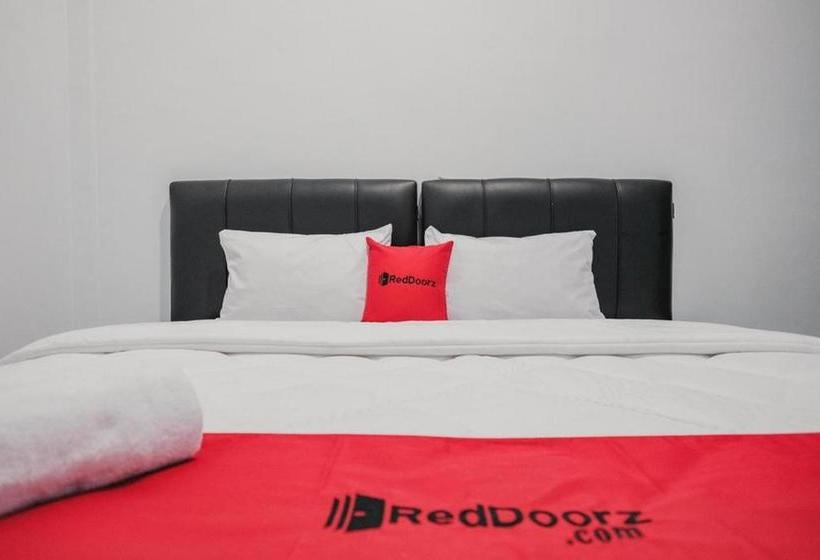 ペンション Reddoorz Plus Near Universitas Darma Agung Medan