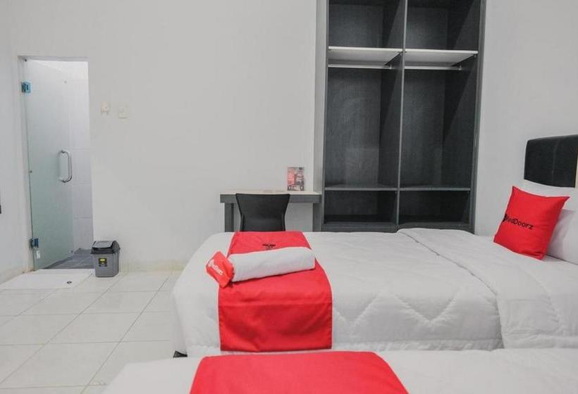 ペンション Reddoorz Plus Near Universitas Darma Agung Medan
