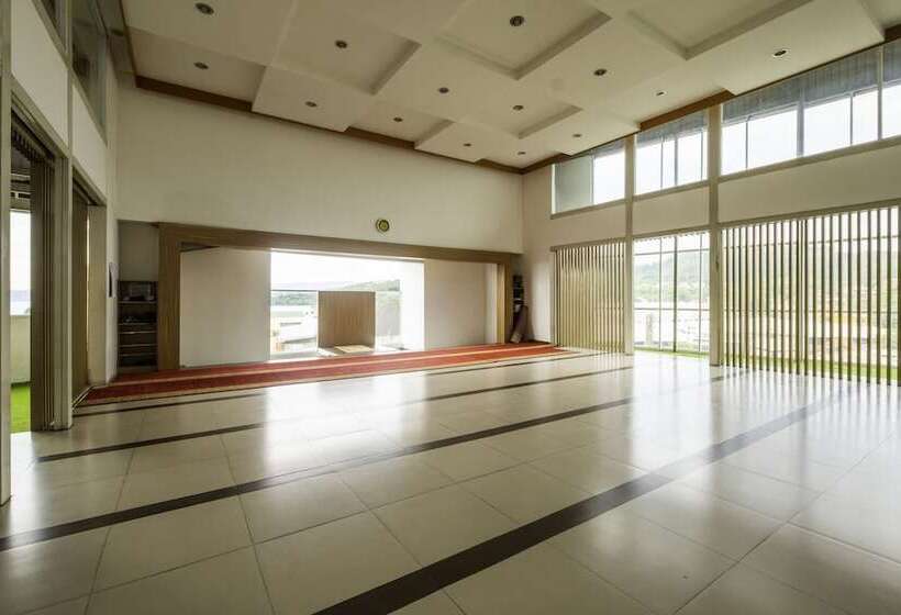 Отель Capital O 1973 Guest House Toserba Selamat Syariah Pelabuhan Ratu