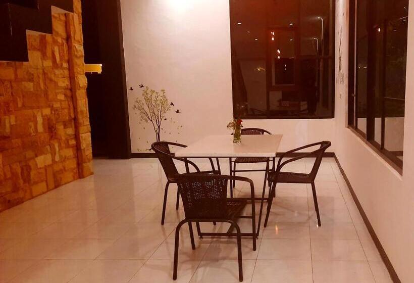هتل Cozy Stay Kupang