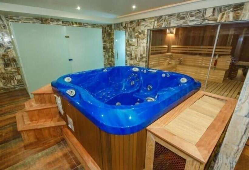 هتل Golden Moon Baku