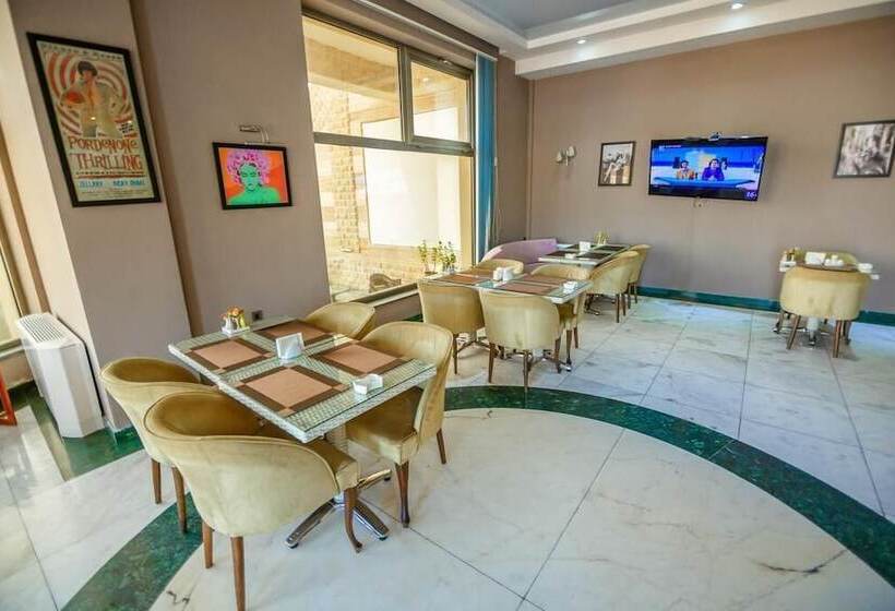 هتل Golden Moon Baku