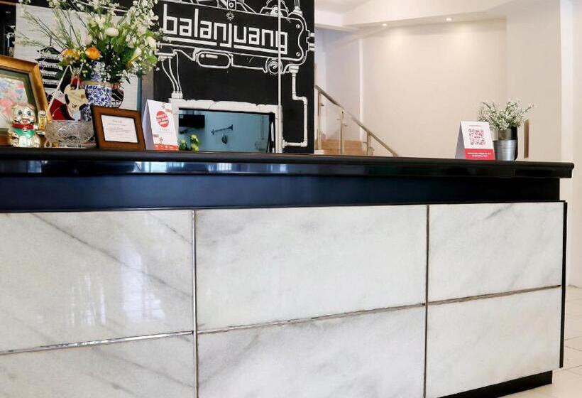 酒店 Oyo 1191 Monalisa Residence And Cafe