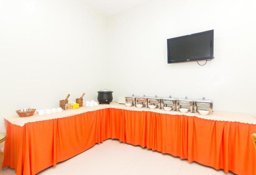 ホテル Capital O 1867 Kara Guest House