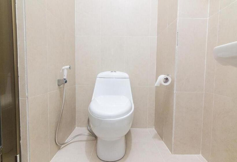 ホテル Capital O 1867 Kara Guest House