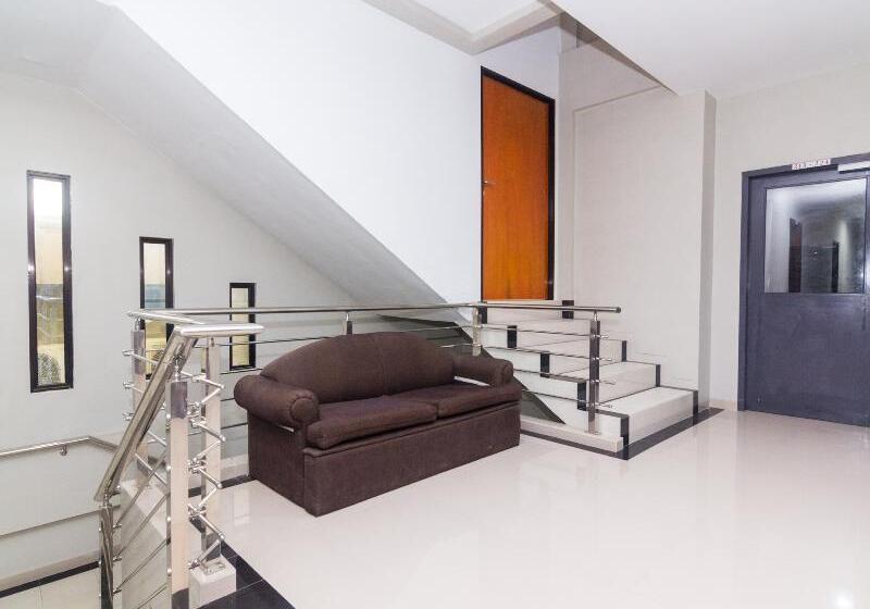 ホテル Capital O 1867 Kara Guest House