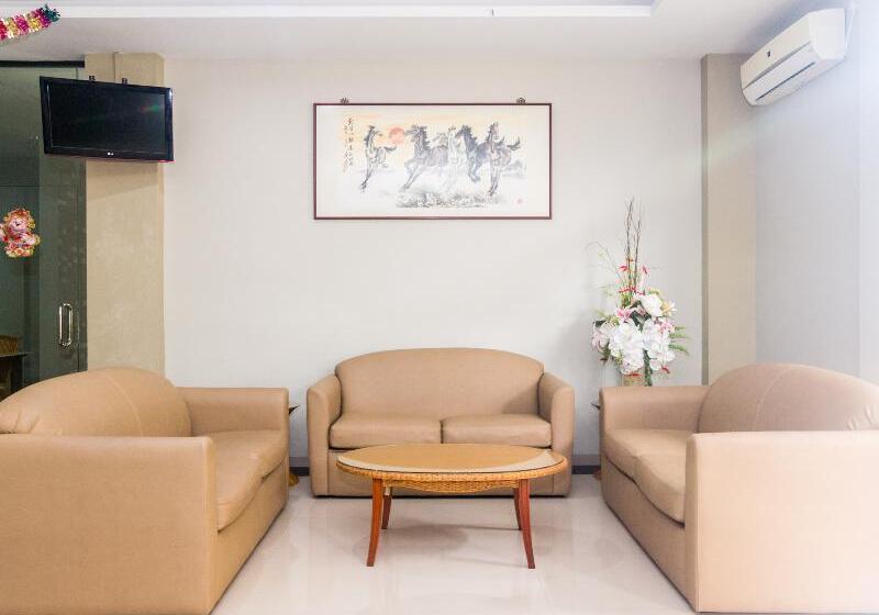 ホテル Capital O 1867 Kara Guest House