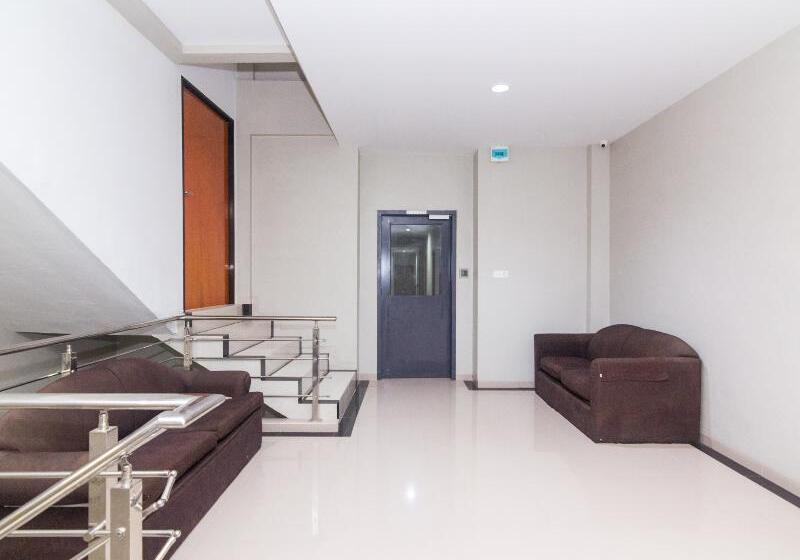 ホテル Capital O 1867 Kara Guest House