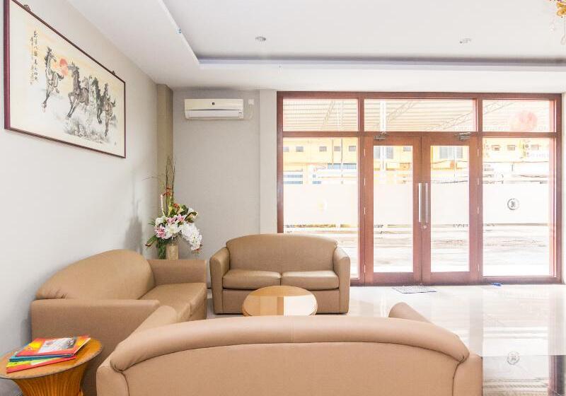 ホテル Capital O 1867 Kara Guest House