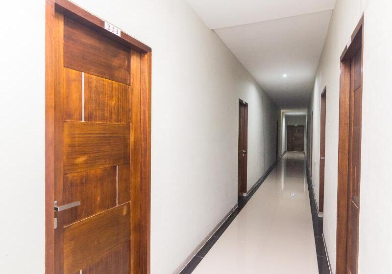 ホテル Capital O 1867 Kara Guest House