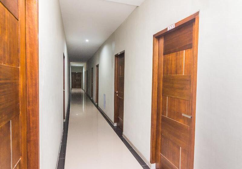 ホテル Capital O 1867 Kara Guest House