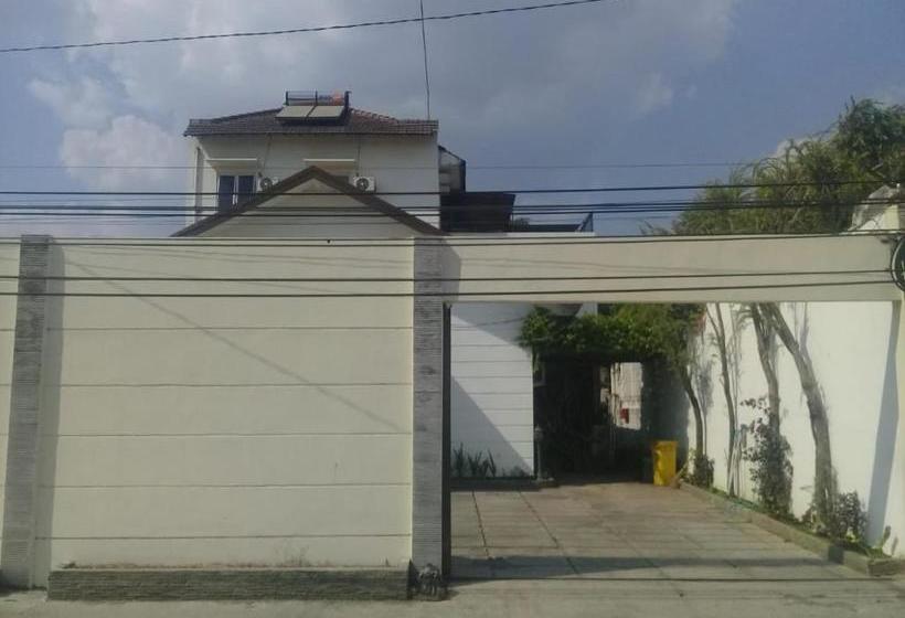 Отель Oyo 1924 Sweet Home