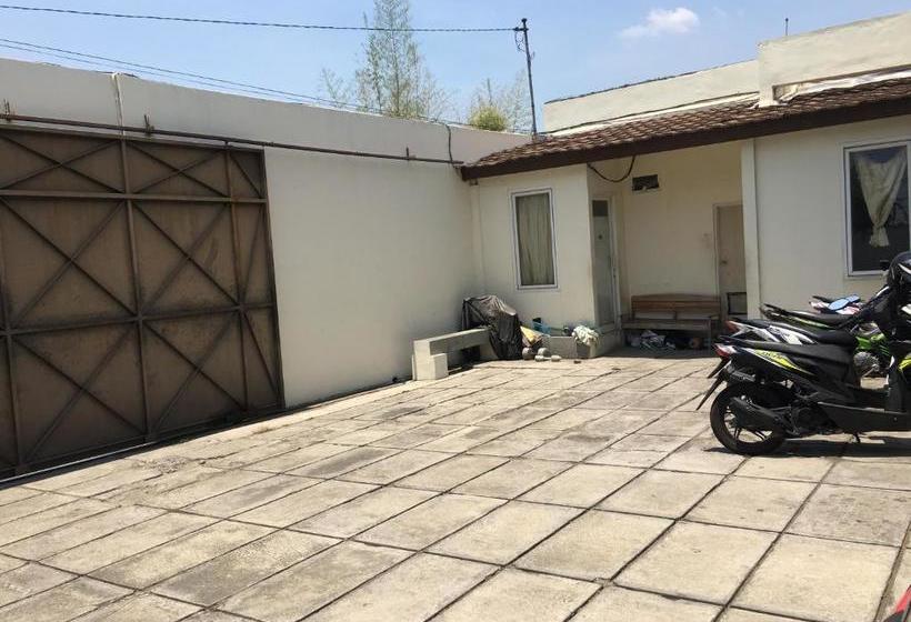 Отель Oyo 1924 Sweet Home