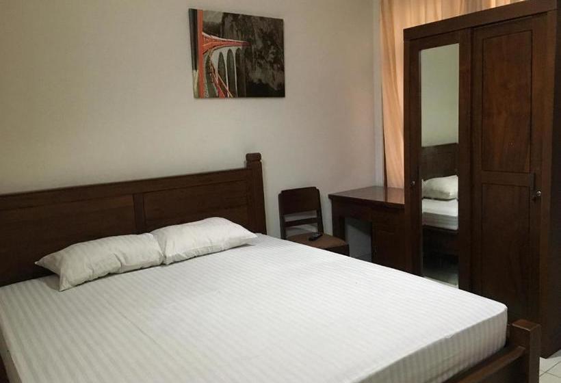 Отель Oyo 1924 Sweet Home