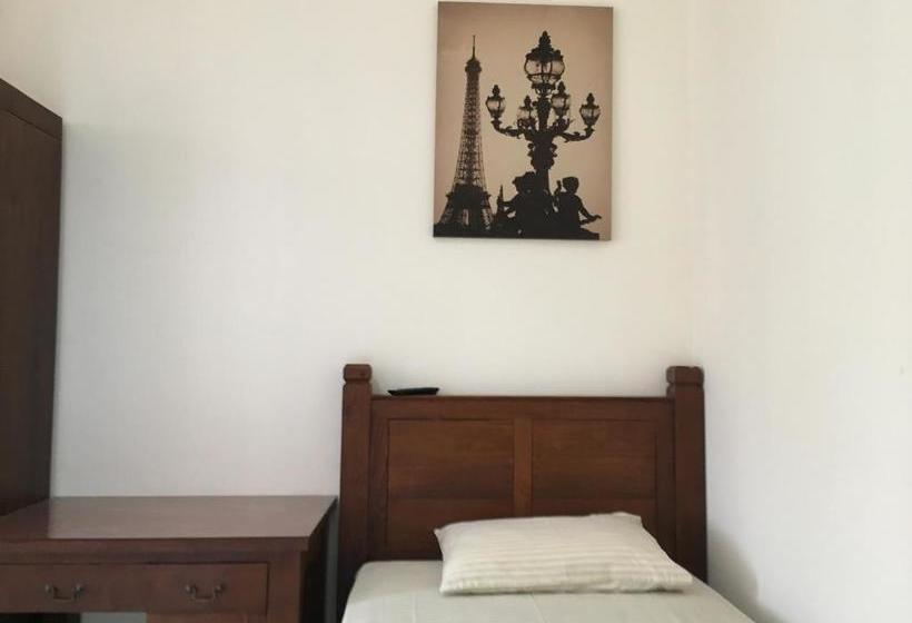 Отель Oyo 1924 Sweet Home