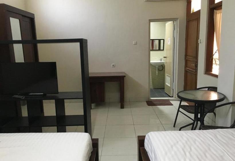 Отель Oyo 1924 Sweet Home