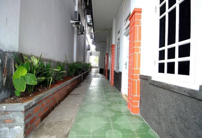 هتل Oyo 1981 Unib Kostel