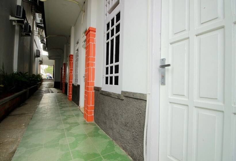 هتل Oyo 1981 Unib Kostel