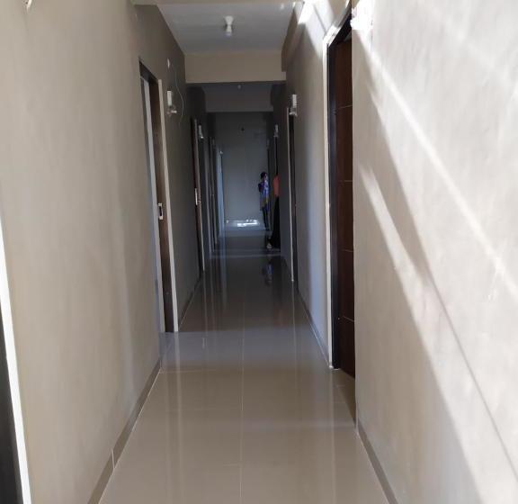 فندق Oyo 2006 Luvio Makassar