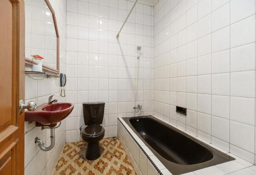 ホテル Reddoorz Near Transmart Pangkal Pinang